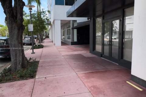 Commercial property in Miami Beach, Florida № 1321580 - photo 12