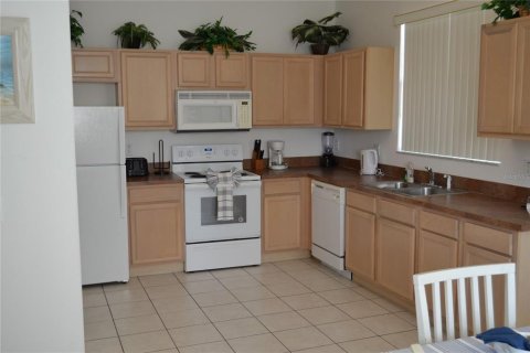 House in Haines City, Florida 4 bedrooms, 170.29 sq.m. № 1376554 - photo 3