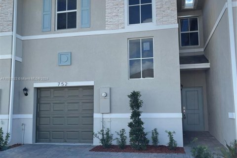 Townhouse in Homestead, Florida 3 bedrooms, 151.24 sq.m. № 1232776 - photo 1