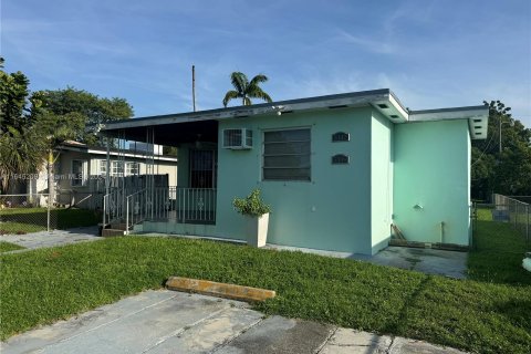 Commercial property in Miami, Florida 217.95 sq.m. № 1328161 - photo 4