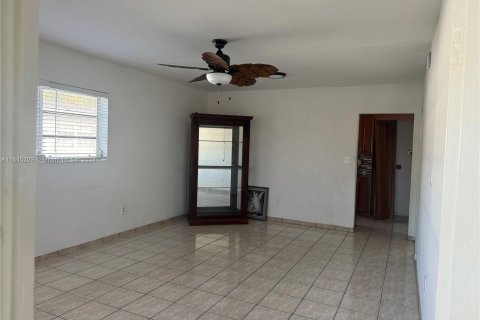 Immobilier commercial à vendre à Miami, Floride: 217.95 m2 № 1328161 - photo 9