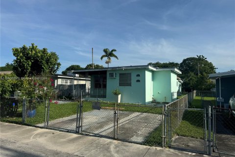 Propiedad comercial en venta en Miami, Florida, 217.95 m2 № 1328161 - foto 1