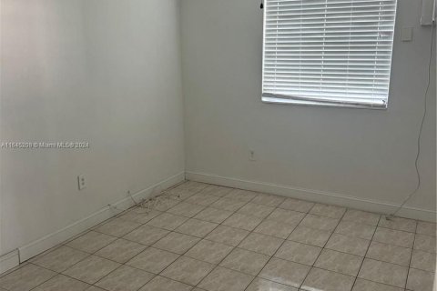 Immobilier commercial à vendre à Miami, Floride: 217.95 m2 № 1328161 - photo 10