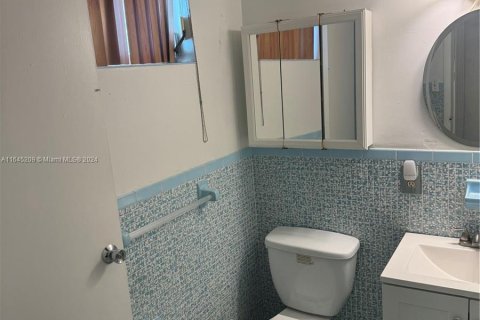 Immobilier commercial à vendre à Miami, Floride: 217.95 m2 № 1328161 - photo 8