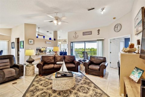 Casa en venta en Hernando Beach, Florida, 3 dormitorios, 171.59 m2 № 1366292 - foto 3