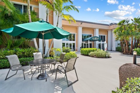 Copropriété à vendre à Tamarac, Floride: 2 chambres, 157.19 m2 № 1101075 - photo 1