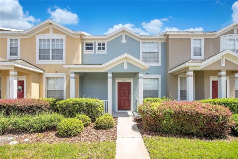 Townhouse in Land O' Lakes, Florida 2 bedrooms, 111.02 sq.m. № 1318440 - photo 1