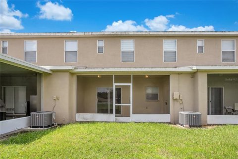 Townhouse in Land O' Lakes, Florida 2 bedrooms, 111.02 sq.m. № 1318440 - photo 6