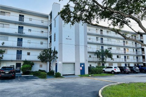 Condominio en venta en Miramar, Florida, 1 dormitorio, 65.03 m2 № 1406011 - foto 1