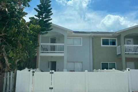 Adosado en venta en Cape Canaveral, Florida, 3 dormitorios, 146.79 m2 № 1253381 - foto 1