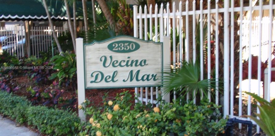 Condo in North Miami, Florida, 1 bedroom  № 1366974