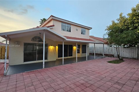 House in Sunrise, Florida 4 bedrooms, 212.19 sq.m. № 1366968 - photo 2