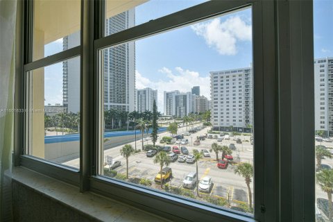 Condominio en venta en Hallandale Beach, Florida, 1 dormitorio, 72.46 m2 № 1226163 - foto 20