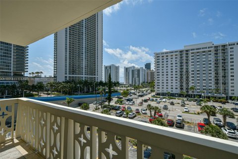 Condominio en venta en Hallandale Beach, Florida, 1 dormitorio, 72.46 m2 № 1226163 - foto 13
