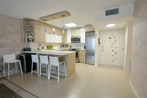 Condominio en venta en Hallandale Beach, Florida, 1 dormitorio, 72.46 m2 № 1226163 - foto 9
