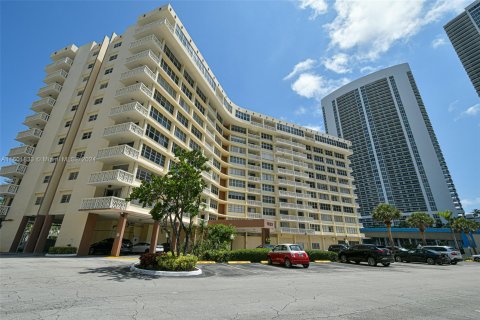 Condominio en venta en Hallandale Beach, Florida, 1 dormitorio, 72.46 m2 № 1226163 - foto 5