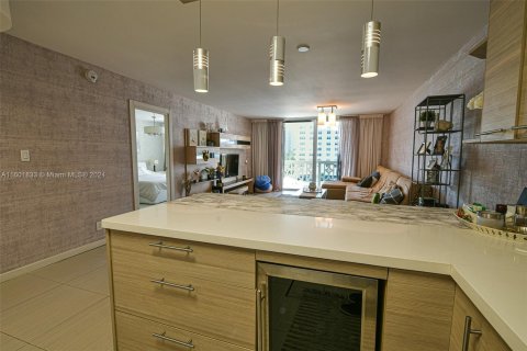 Condominio en venta en Hallandale Beach, Florida, 1 dormitorio, 72.46 m2 № 1226163 - foto 8