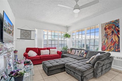 Купить коммерческую недвижимость в Майами-Бич, Флорида № 935050 - фото 24