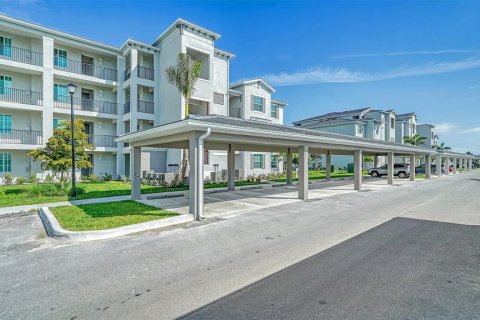 Condominio en alquiler en Venice, Florida, 2 dormitorios, 107.21 m2 № 1085931 - foto 1