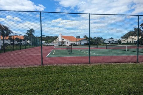 Condo in Sarasota, Florida, 2 bedrooms  № 213087 - photo 16