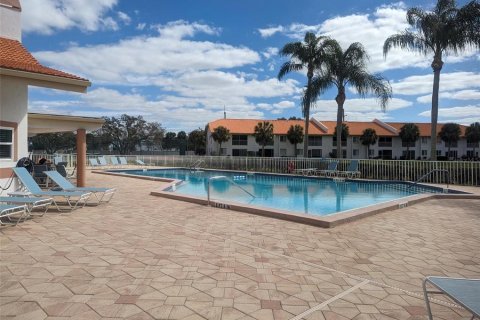 Condo in Sarasota, Florida, 2 bedrooms  № 213087 - photo 15