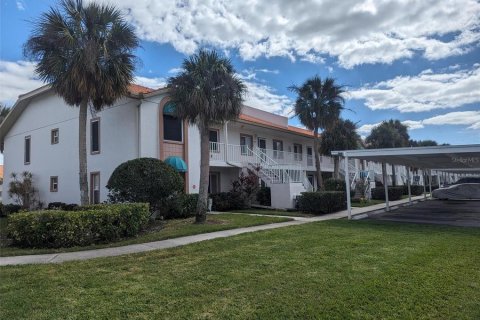 Condo in Sarasota, Florida, 2 bedrooms  № 213087 - photo 1