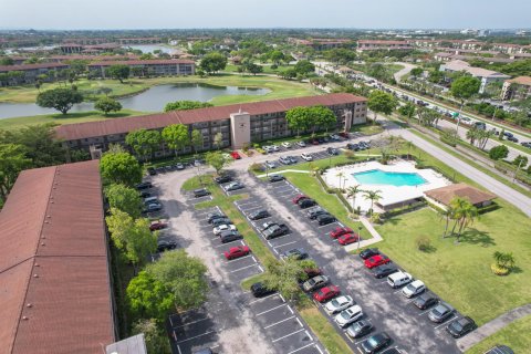 Condo in Pembroke Pines, Florida, 2 bedrooms  № 1182062 - photo 6