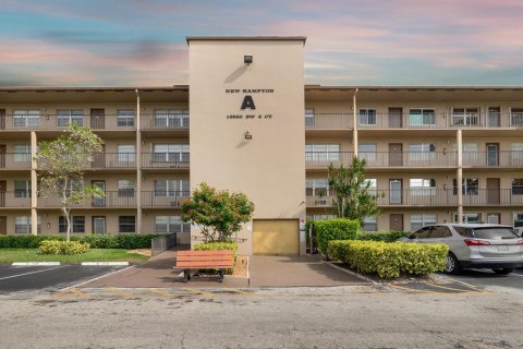 Condo in Pembroke Pines, Florida, 2 bedrooms  № 1182062 - photo 27