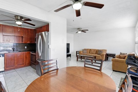 Copropriété à vendre à Pembroke Pines, Floride: 2 chambres, 88.54 m2 № 1182062 - photo 23