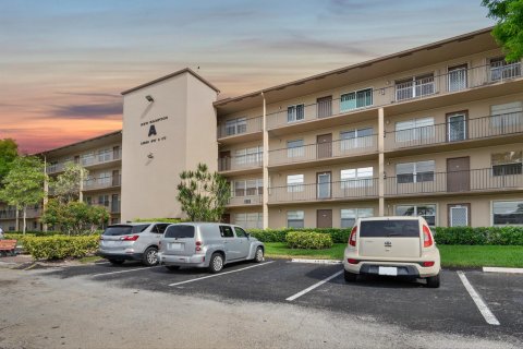 Condominio en venta en Pembroke Pines, Florida, 2 dormitorios, 88.54 m2 № 1182062 - foto 28