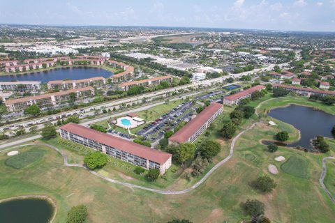 Copropriété à vendre à Pembroke Pines, Floride: 2 chambres, 88.54 m2 № 1182062 - photo 1