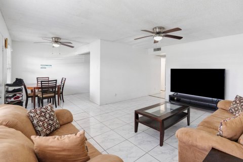 Copropriété à vendre à Pembroke Pines, Floride: 2 chambres, 88.54 m2 № 1182062 - photo 24