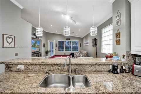 Casa en venta en Coral Springs, Florida, 4 dormitorios, 203.27 m2 № 920882 - foto 1