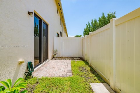 Townhouse in Miami, Florida 3 bedrooms, 155.24 sq.m. № 1367372 - photo 30