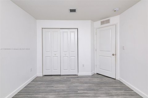 Touwnhouse à louer à Miami, Floride: 3 chambres, 155.24 m2 № 1367372 - photo 21