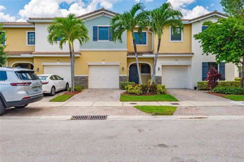 Touwnhouse à louer à Miami, Floride: 3 chambres, 155.24 m2 № 1367372 - photo 2