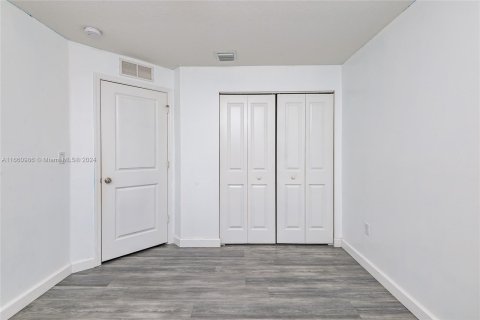 Touwnhouse à louer à Miami, Floride: 3 chambres, 155.24 m2 № 1367372 - photo 23