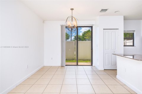 Townhouse in Miami, Florida 3 bedrooms, 155.24 sq.m. № 1367372 - photo 8