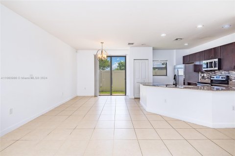 Touwnhouse à louer à Miami, Floride: 3 chambres, 155.24 m2 № 1367372 - photo 6