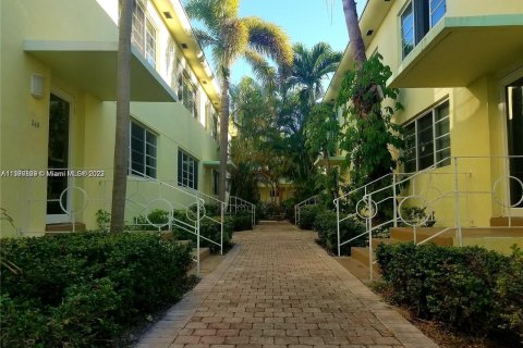 Condo in Miami Beach, Florida, 2 bedrooms  № 611749 - photo 2