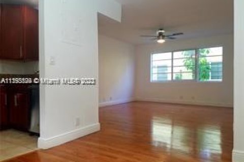 Condo in Miami Beach, Florida, 2 bedrooms  № 611749 - photo 6