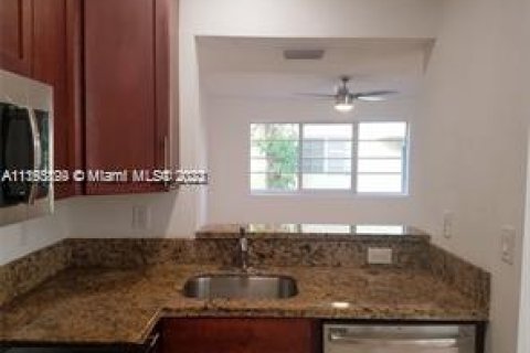 Condo in Miami Beach, Florida, 2 bedrooms  № 611749 - photo 8