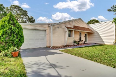 House in PORT ST LUCIE in Port St. Lucie, Florida 3 bedrooms, 129.32 sq.m. № 1410183 - photo 1