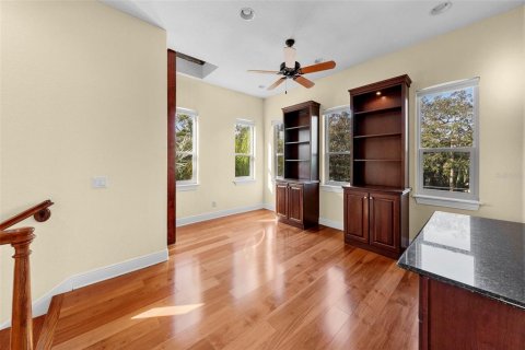 Casa en venta en Tampa, Florida, 6 dormitorios, 518.02 m2 № 1410114 - foto 24