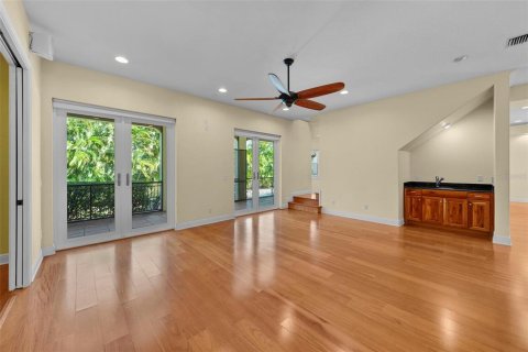 Casa en venta en Tampa, Florida, 6 dormitorios, 518.02 m2 № 1410114 - foto 14