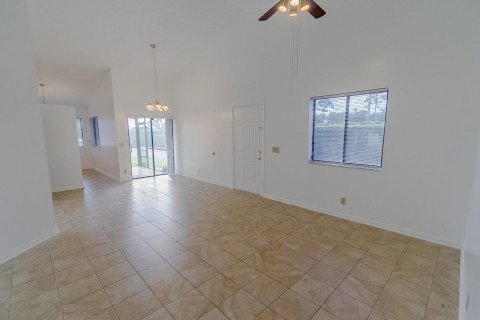 House in Lake Worth, Florida 3 bedrooms, 117.71 sq.m. № 1142198 - photo 6