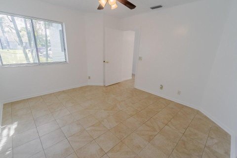 House in Lake Worth, Florida 3 bedrooms, 117.71 sq.m. № 1142198 - photo 10