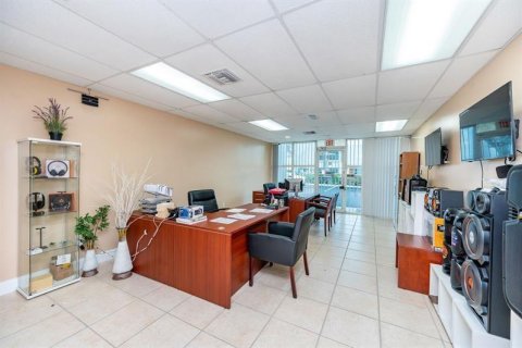 Commercial property in Doral, Florida № 1120232 - photo 7