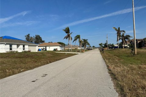 Купить земельный участок в Кейп-Корал, Флорида № 574697 - фото 3