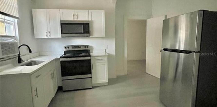 Квартира в Юстис, Флорида 3 комнаты, 78.97м2 № 1580792